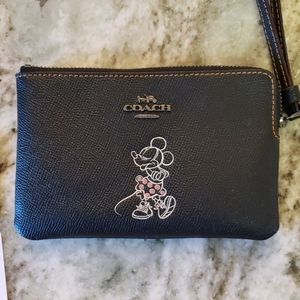 Coach Minnie corner zip wristlet